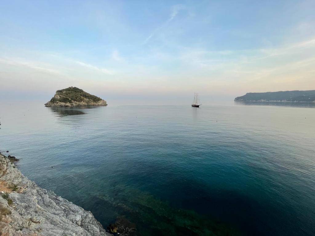 Una Finestra Sul Mare Home 2 Bergeggi Exterior photo
