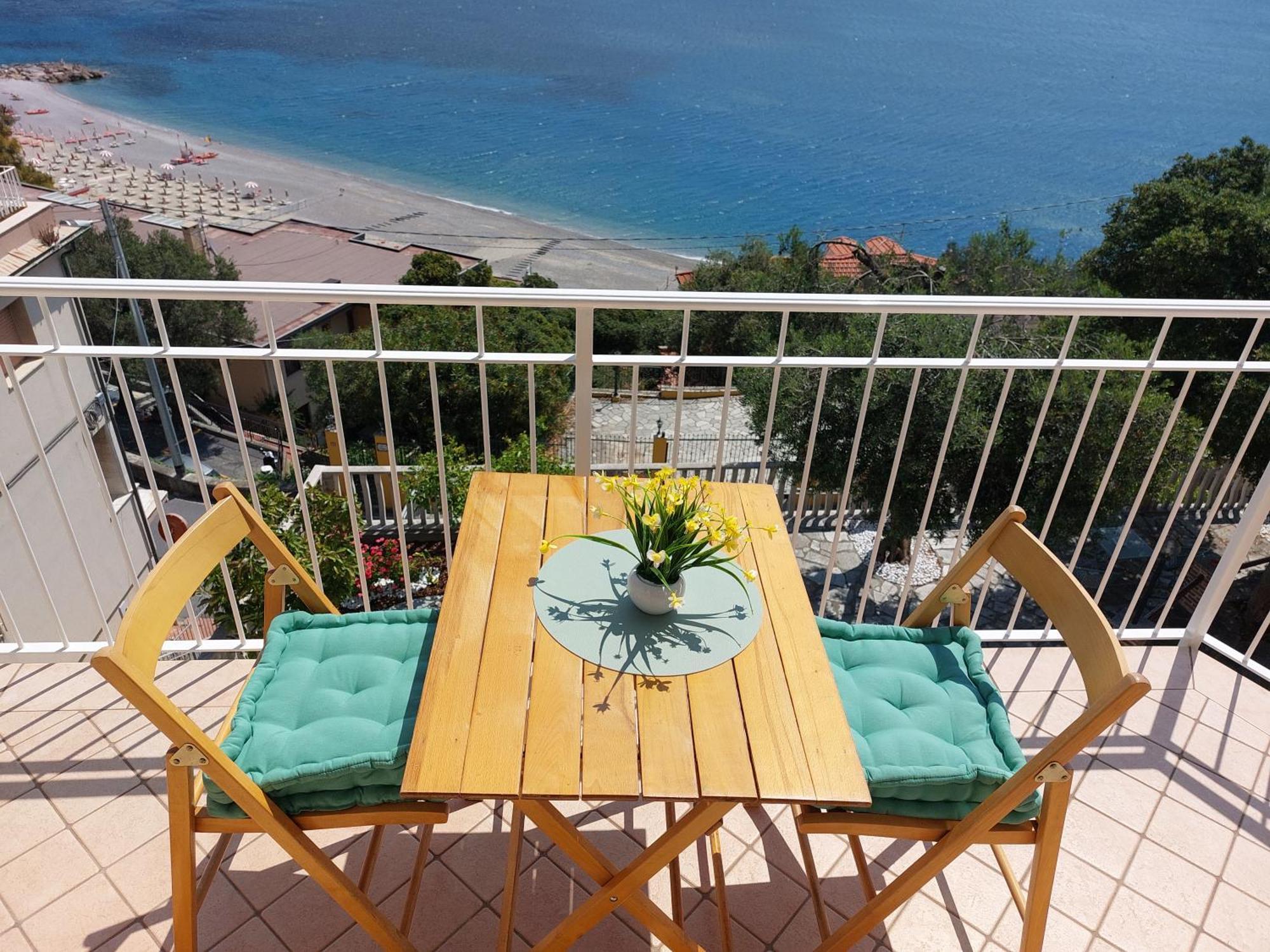 Una Finestra Sul Mare Home 2 Bergeggi Exterior photo